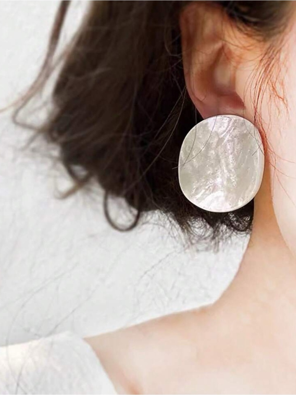 Minimalist White Sparkling Mother-of-Pearl Shell Disc Earrings